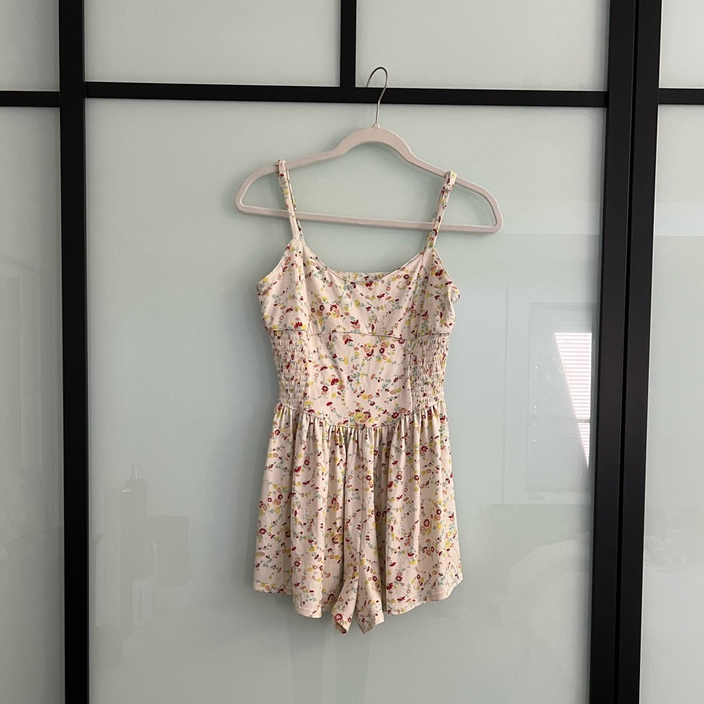 Urban Outfitters Sz M floral romper